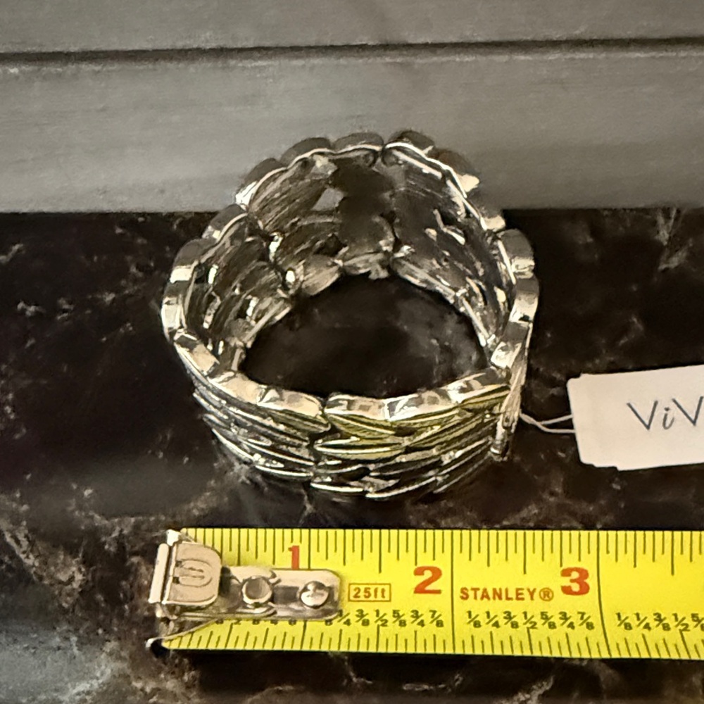 Vivi Silver Leaf Pattern Bracelet - image 5